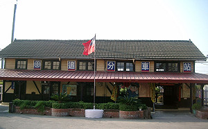 區間車A到追分站月台！台鐵緊急削邊20公分