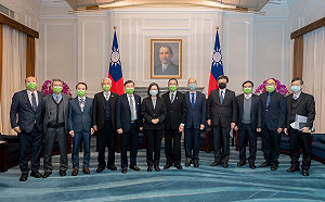 蔡英文：台灣半導體設備有6千億是國外採購 要提升國產化