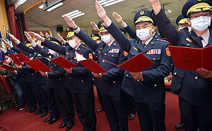 主持新卸任警分局長交接 陳其邁：做大家最堅強的後盾