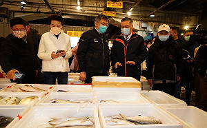 待中央同意 黃珊珊：擬優先在北市公有場館、批發市場推疫苗通行