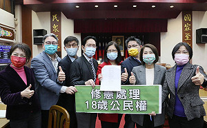 獨漏國民黨 3黨共提18歲公民權修憲版