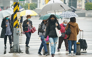 全台濕涼低溫15度  周三起回暖有陣雨