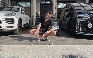 友贈石獅子鎮宅擋煞！實際尺寸鳳梨看傻：麻雀一踢就倒