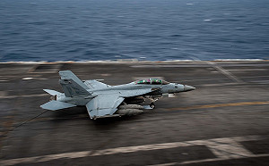 15億撈到了! F/A-18超級大黃蜂被吹落地中海 美軍一個月後撈起