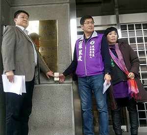 羅致政控告李婉鈺 意圖使人不當選及誹​謗罪