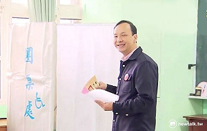 聲援周子瑜  朱立倫僅譴責韓方及黃安