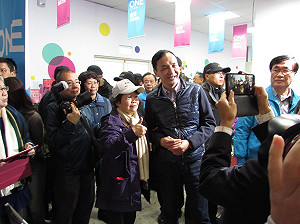 朱立倫期許國民黨雨後天晴 台下志工哭了