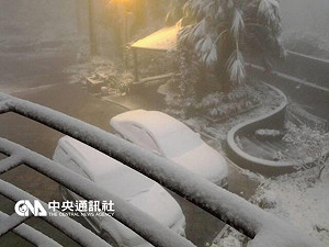 台北下飆4度 超強寒流讓貓空也下雪了