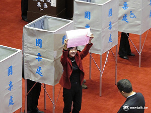 立法院長改選  民進黨立委大方亮票