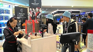 首批來台中轉陸客  桃機過境花2140元