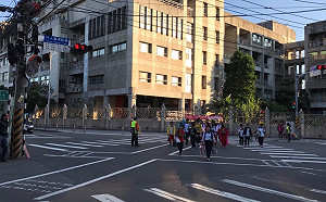 新北市學校周邊行人保護時相及調撥車道 寒假暫停實施