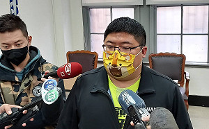 張亞中號召「牽手護中正」 蔡易餘：全世界沒人膜拜獨裁者