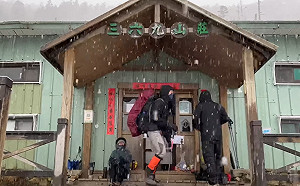 (影)水氣充足！雪霸三六九山莊再降瑞雪  雪山圈谷積雪15公分