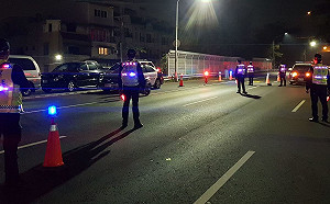 獲贈新式LED反光背心 高市警方夜間執勤添護身符