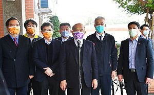 反嗆國民黨唱和中國 蘇揆：「堅決反共」的蔣經國若在世會被氣死