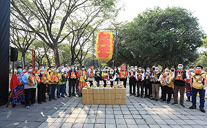 高雄宮廟力挺台灣燈會 眾神祈福加持大吉虎小提燈