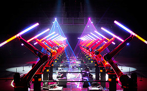 (影)2022台灣燈會在高雄 「千手光劍」光之展演有看頭！