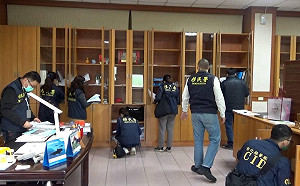 烏干達外籍生淪血汗黑工  中州科大前主任聲押  副校長30萬交保