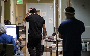 可到各地旅行、收入又高「旅行護士」年薪可達575萬 但有這風險.....