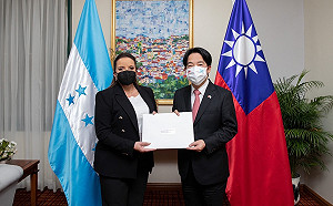 一枚國旗徽章「嗅」出5大訊息！黃暐瀚剖析賴清德、蘇貞昌、鄭文燦動向