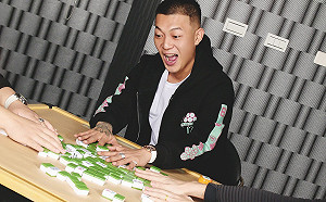 才挺過「不倫」烏龍！鳳梨曬「癱倒黑白照」自爆將有「重大改變」