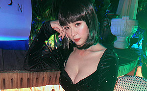 短今Cos《華燈》百合小姐！辣曬「娜美身材」 網嗨：超越本尊