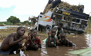 慘！死亡氣旋「安娜」襲擊非洲三國 至少77死、暴雨大水毀萬屋