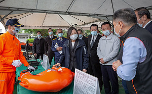 春節慰勉海巡署頒加菜金 蔡英文：感謝守護國人生命安全