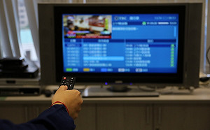 楊宏基觀點》新年快樂！遙控器轉了一大圈卻找不到節目可看的除夕夜