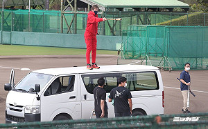 新庄剛志訓練新招　連呼拉圈都用上