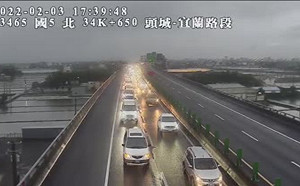 國道湧北上車潮「多處紫爆」！國5宜蘭-頭城時速僅13公里