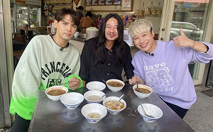乱彈阿翔重回出生地大啖美食！質疑小賴主持功力：你會不會訪？