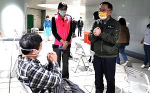 柯文哲「打疫苗死掉算運氣不好」失言？蔡炳坤幫緩頰：鼓勵接種