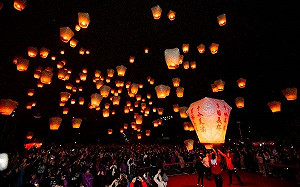 2月12日新北平溪國中放天燈 搭接駁專車最方便