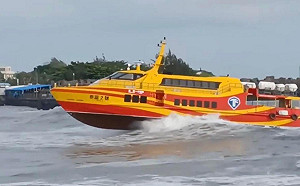 東琉線遭爆船長讓遊客開船！航港局：若屬實將開罰