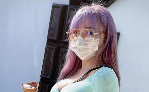 F奶壓球太犯規！YouTuber泥泥打撞球太性感狂吸3.2萬人朝聖