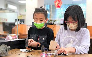 新北市圖平溪分館借書免費體驗採礦敲煤