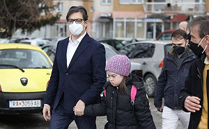 不准欺負那個女孩！唐氏症女童遭同學霸凌 暖男總統牽她的手去上學