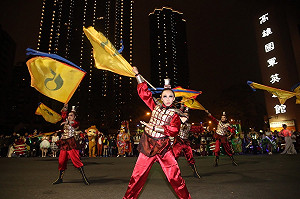 萬人提燈遊行  高雄燈河閃熠