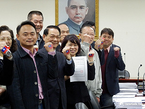 黃敏惠登記參選 「主流民意要站出來」