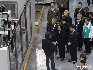 被讚最接近機械業的總統 小英：沒這麼慘吧