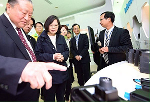 參訪綠能產業 蔡英文提3不大漲電價理由