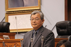 疑挪公款買名產送長官 東縣府農業處遭搜索