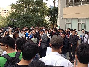 教官撕毀228海報  政大學務處坦承錯誤