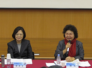 陳菊嘆高雄像孤兒 小英：沒人理的孩子較能幹