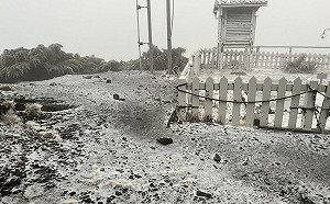 玉山下雪了！積雪0.7公分銀白雪景曝光