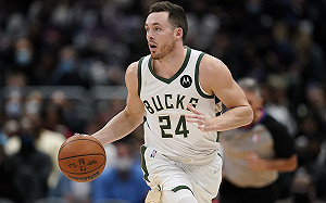 公鹿鋒線手掌骨折　恐將缺席2個月