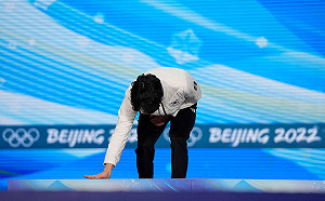 暗示「比賽不乾淨」？韓選手冬奧奪銀「擦頒獎台」小粉紅氣炸怒轟輸不起