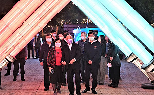 搶先過情人節 蘇貞昌緊握老婆手逛台灣燈會