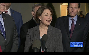 美國兩黨參議員共同推新法案！減少網路假消息傳播